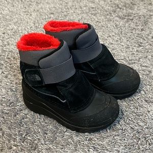 The North Face Alpenglow Toddler Snow Boot size 9